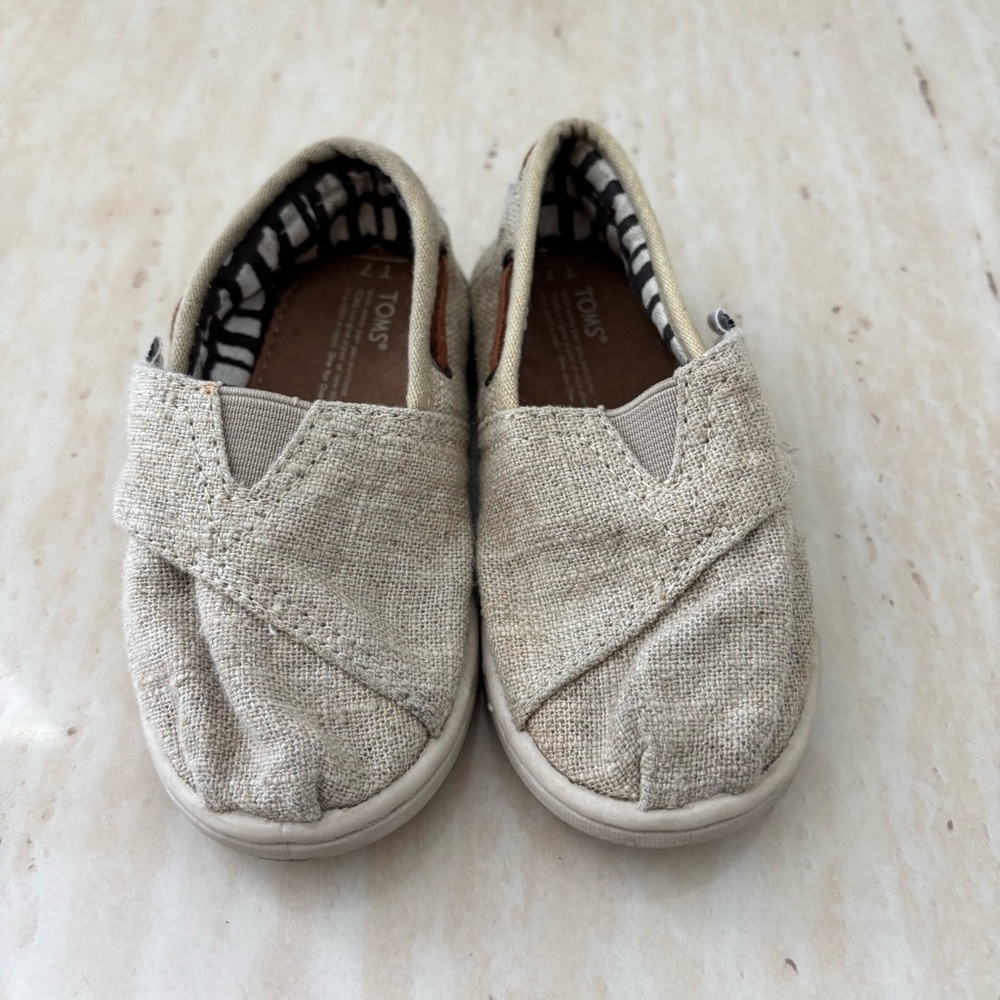 TOMS Kids' Toddler Tan Natural Burlap Slip-On Gender Neutral Shoes